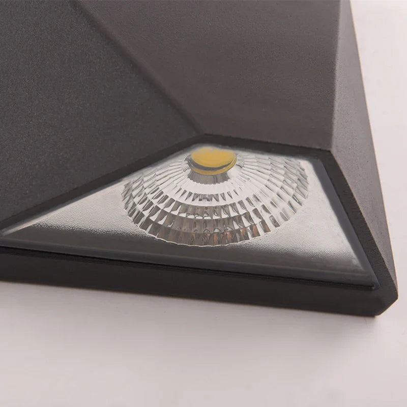 Kompakt geometrisk LED-vägglampa för utomhusbruk