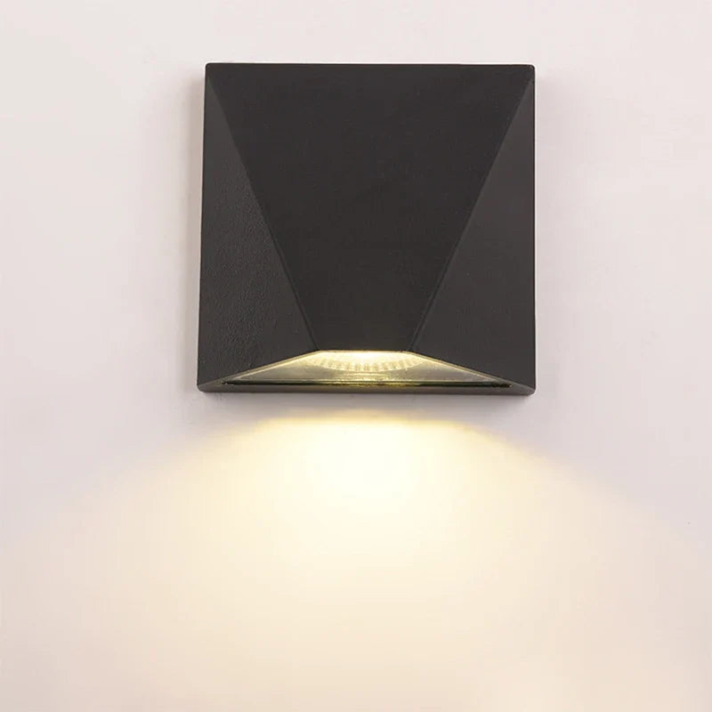 Kompakt geometrisk LED-vägglampa för utomhusbruk