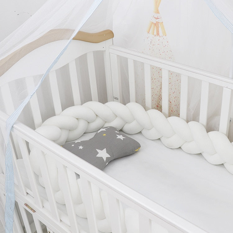 Flettet sengekant til babyseng