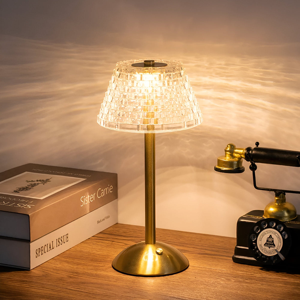 Bordlampe med krystalskærm