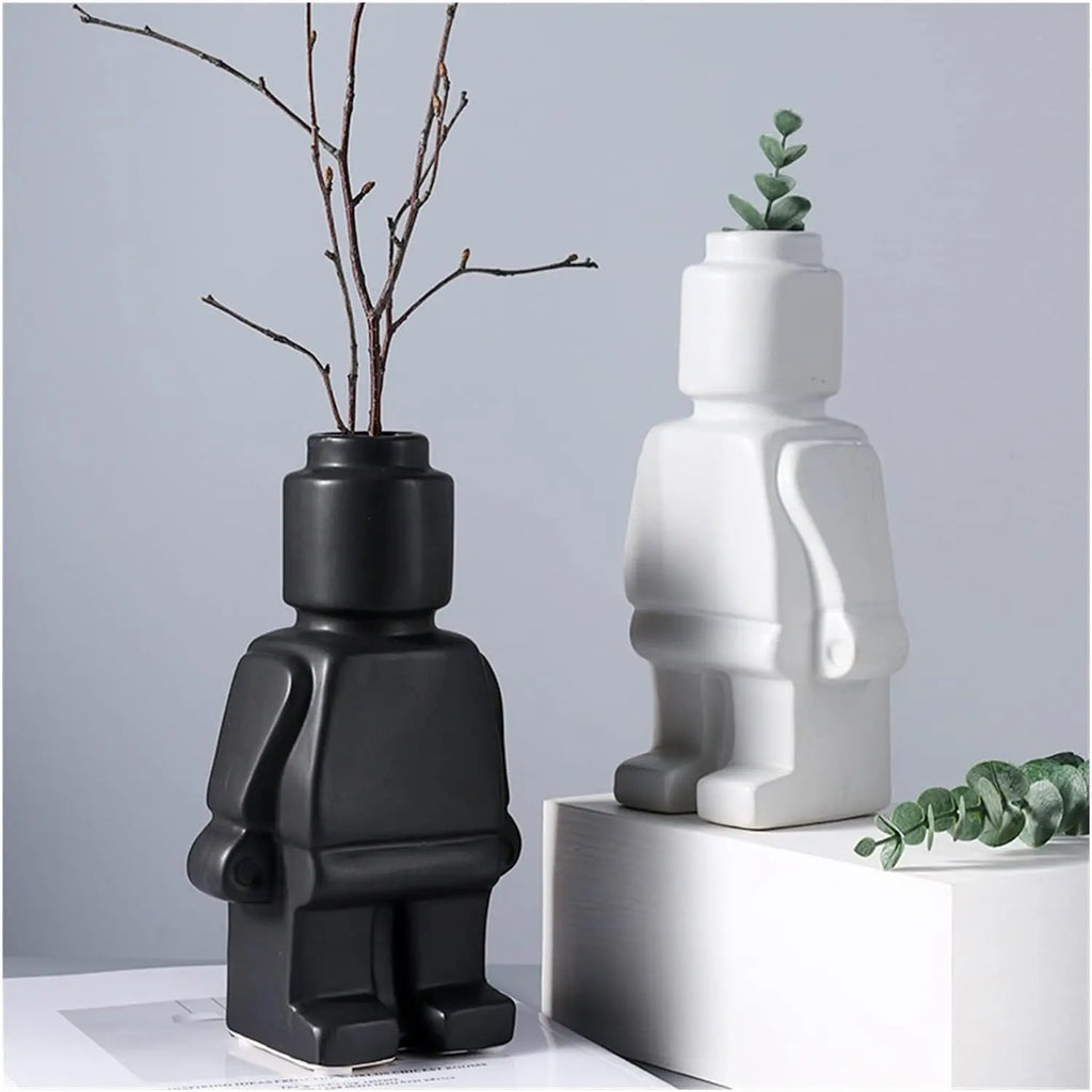 Dekorativ keramisk vase formet som en robot