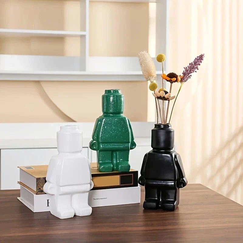 Dekorativ keramisk vase formet som en robot