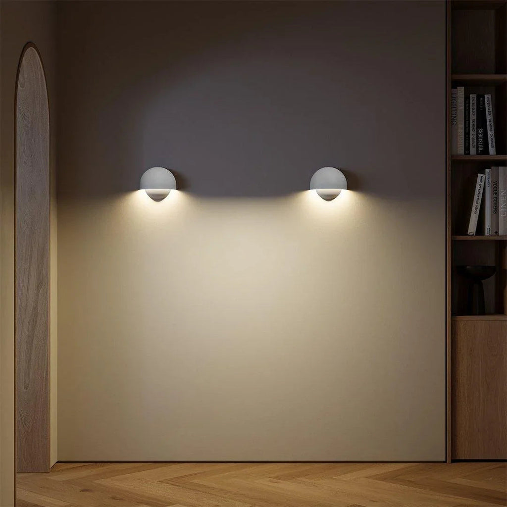 Luz LED moderna de pared de 360° para interiores y exteriores
