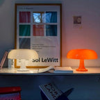 Lampa stołowa w kształcie grzyba z zaokrąglonym kloszem