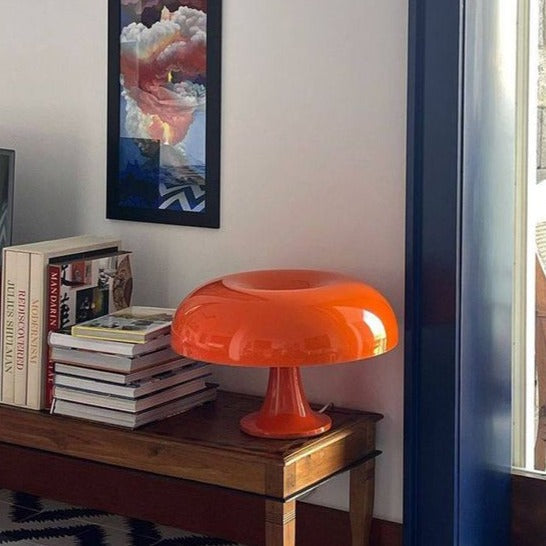Lampa stołowa w kształcie grzyba z zaokrąglonym kloszem
