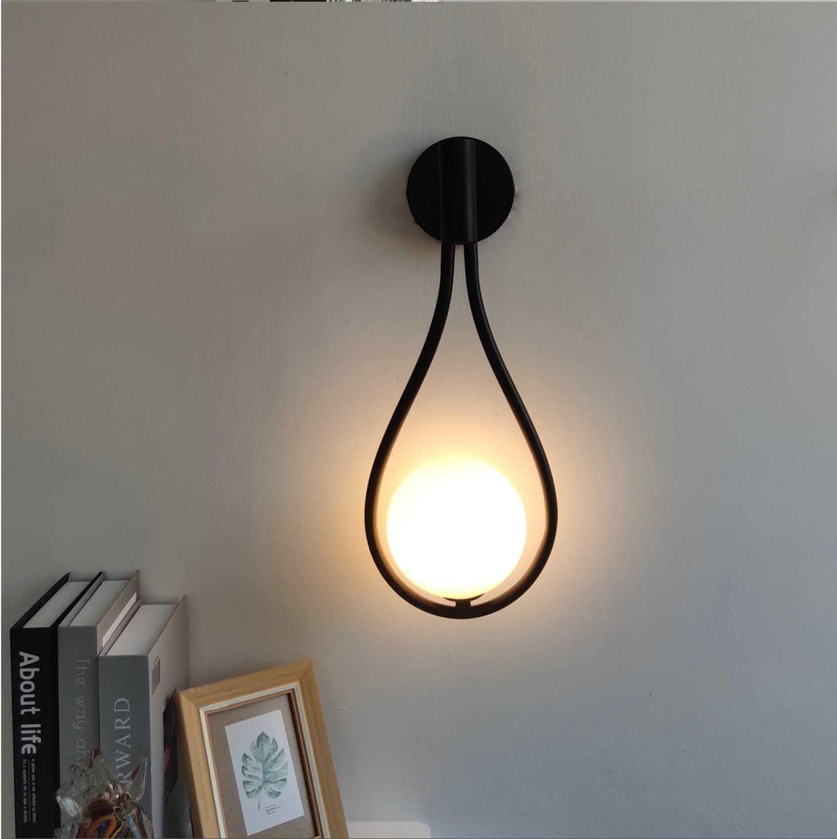 Nordycka szklana lampa ścienna w kształcie kropli