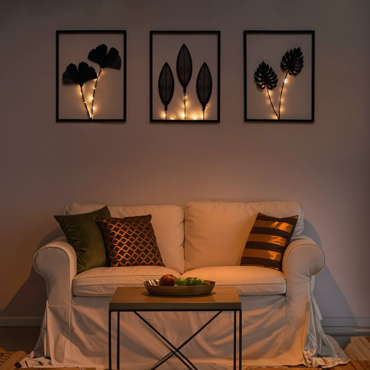 Zestaw 3 obrazów ściennych w ramkach z motywem roślinnym i oświetleniem LED