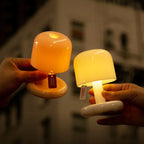 Mini lampada da tavolo decorativa portatile con paralume a forma di fungo