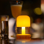 Mini lampada da tavolo decorativa portatile con paralume a forma di fungo