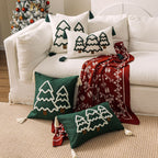 Kissenbezug mit Quasten und Weihnachtsbaum-Motiv