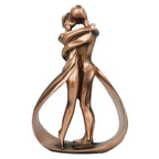 Escultura romántica de pareja con elegantes figuras abrazadas para decorar el hogar