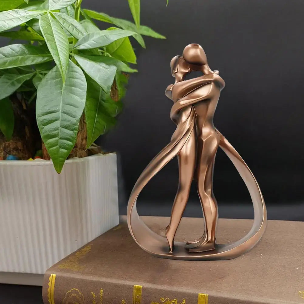 Escultura romántica de pareja con elegantes figuras abrazadas para decorar el hogar