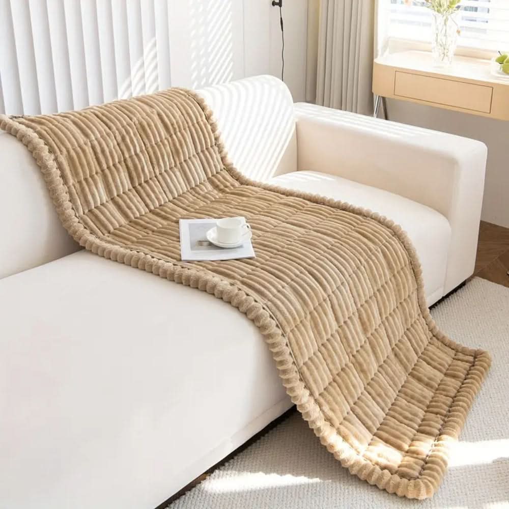 Housse de canapé matelassée avec surpiqûres texturées et bords plissés pour meubles