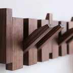 Moderne vægur i træ med minimalistisk design til stilfulde hjem
