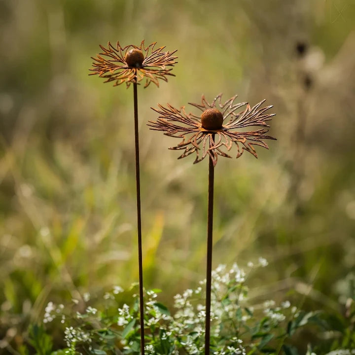 Havepind i jern med rustpatina og blomstermotiv