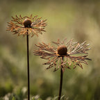 Havepind i jern med rustpatina og blomstermotiv
