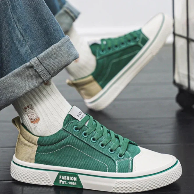 Men's Classic Lace-Up Canvas Sneakers