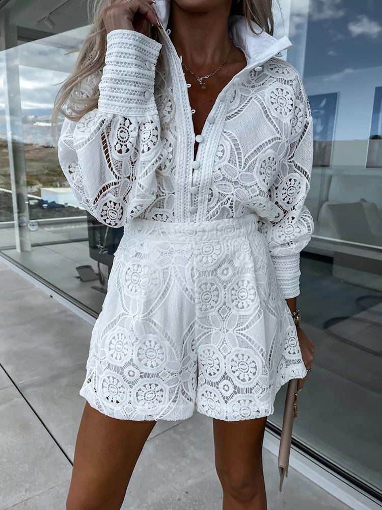 Damen-Overall mit langen Ärmeln aus floraler Spitze, Knopfleiste vorne und hoher Taille