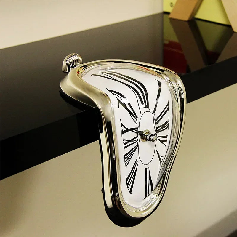 Orologio da mensola con effetto fusione e quadrante con numeri romani