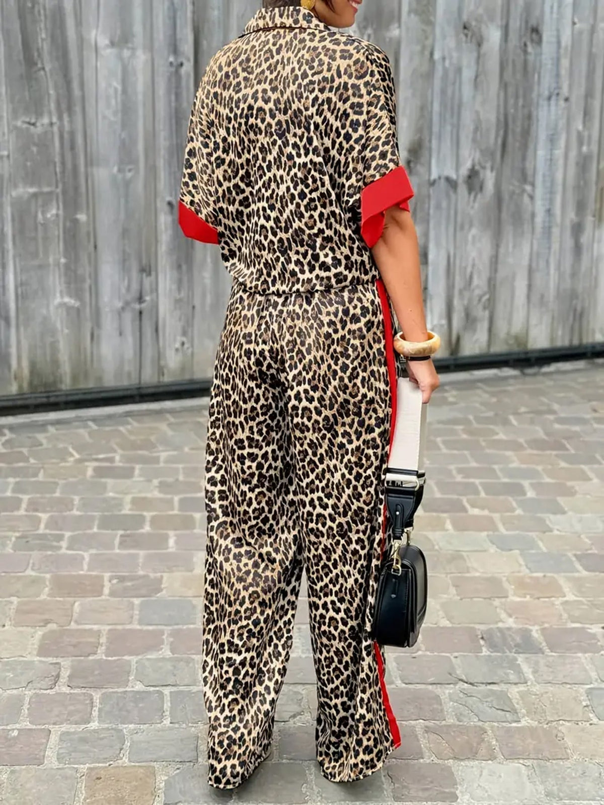 Conjunto coordinado de pierna ancha con estampado de leopardo para mujer y detalles en contraste