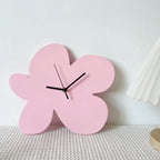 Horloge murale sculpturale en forme de fleur avec affichage analogique minimaliste