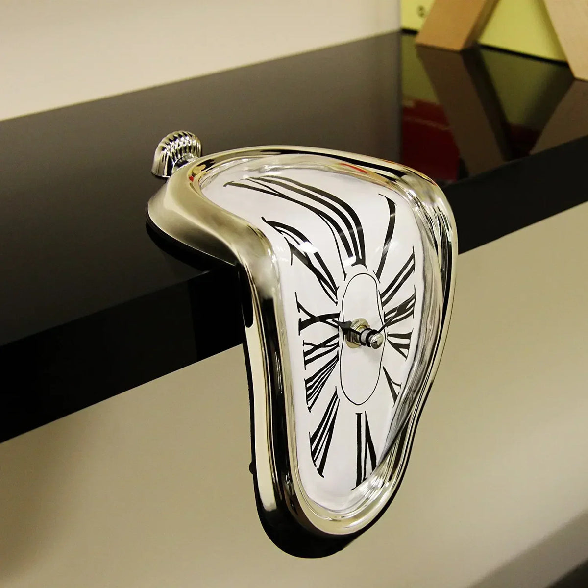 Orologio da mensola con effetto fusione e quadrante con numeri romani