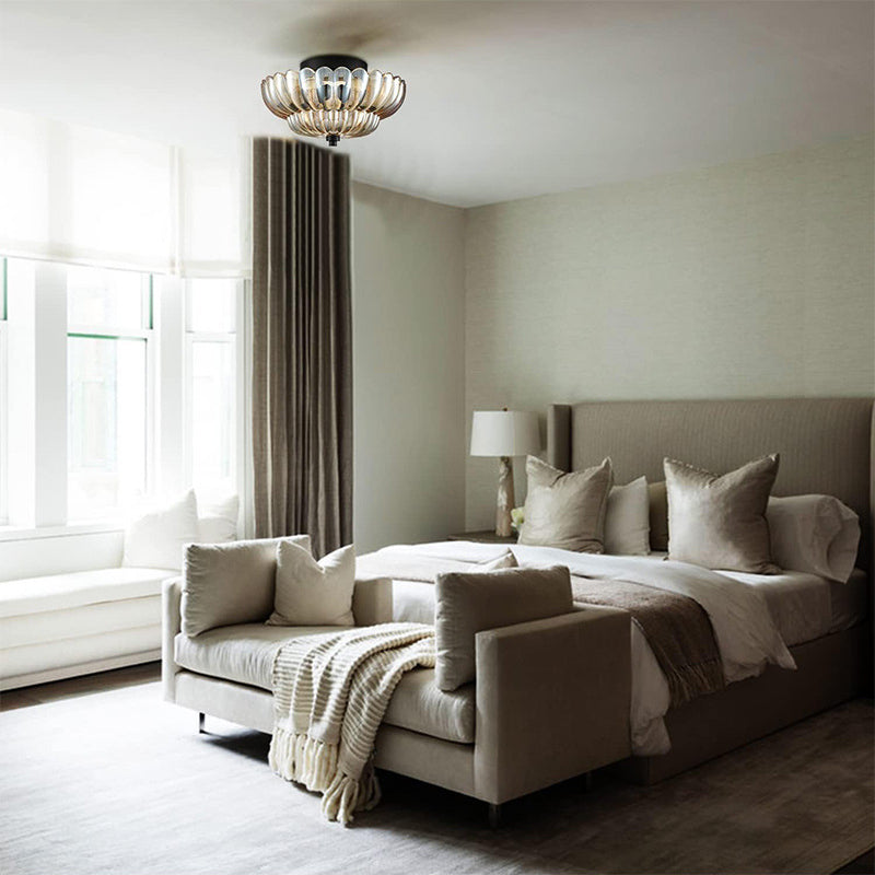 Halvplan loftlampe i glas med kronbladsdesign