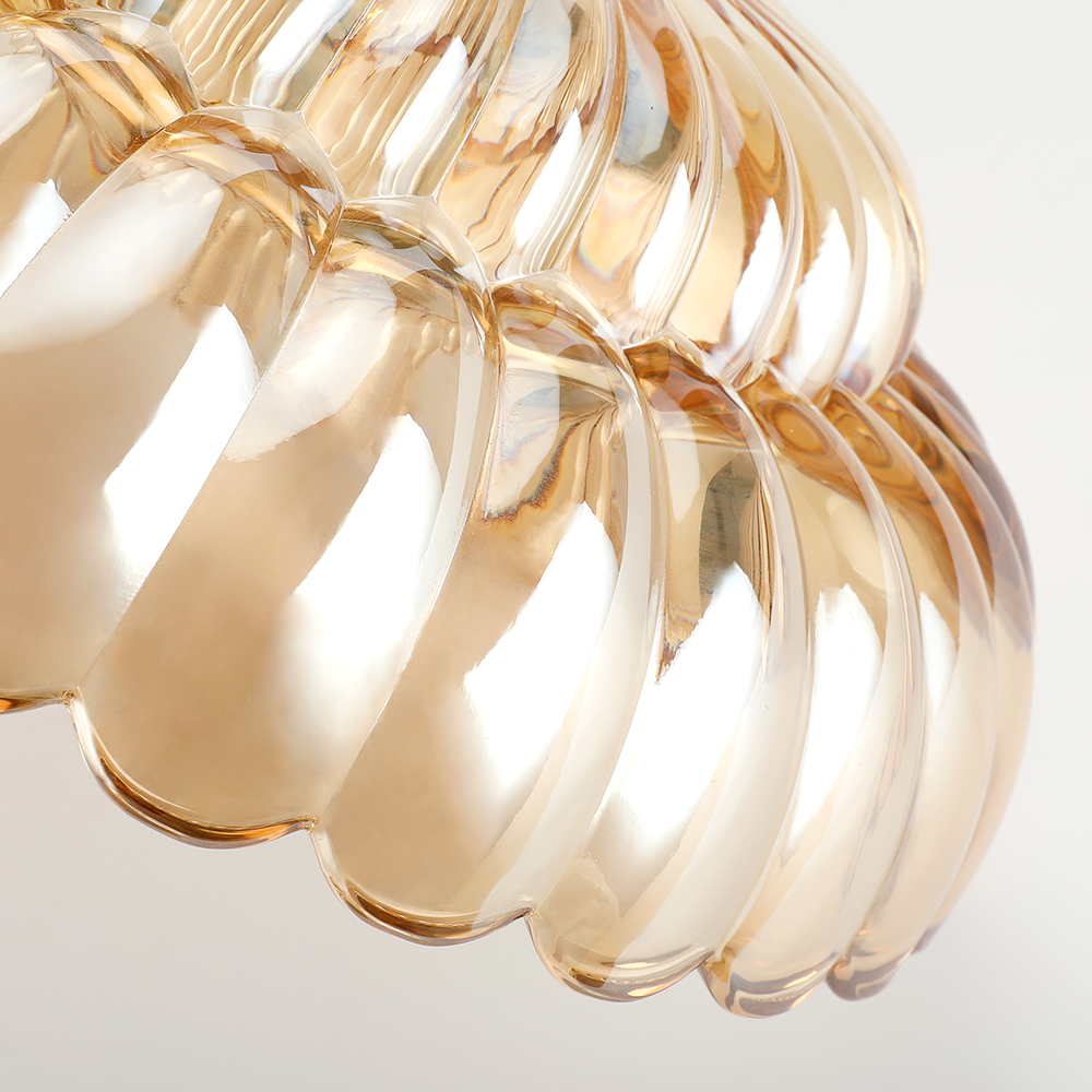 Halvplan loftlampe i glas med kronbladsdesign