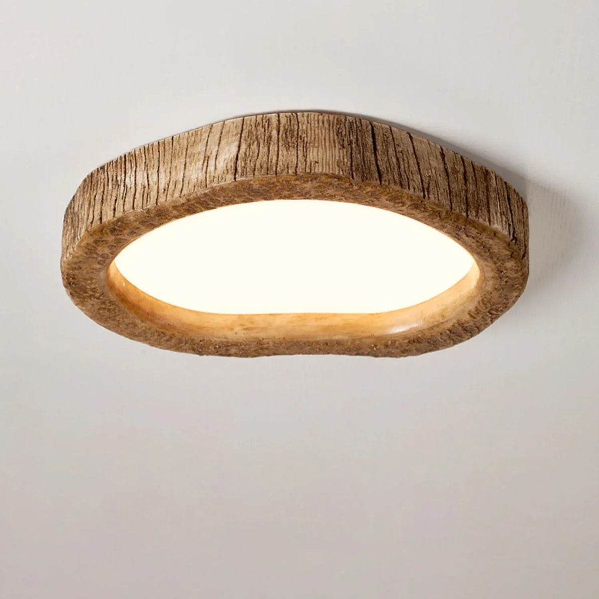 Loftslampe med struktureret trælook