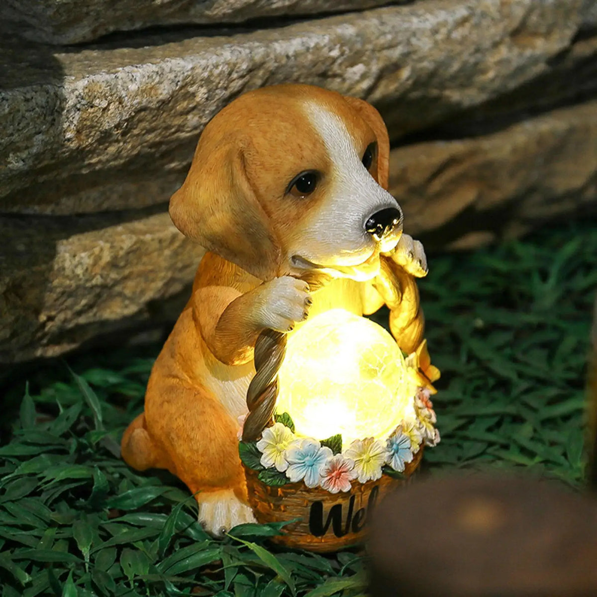 Solcelledrevet hundehavefigur med lysende LED-kugle