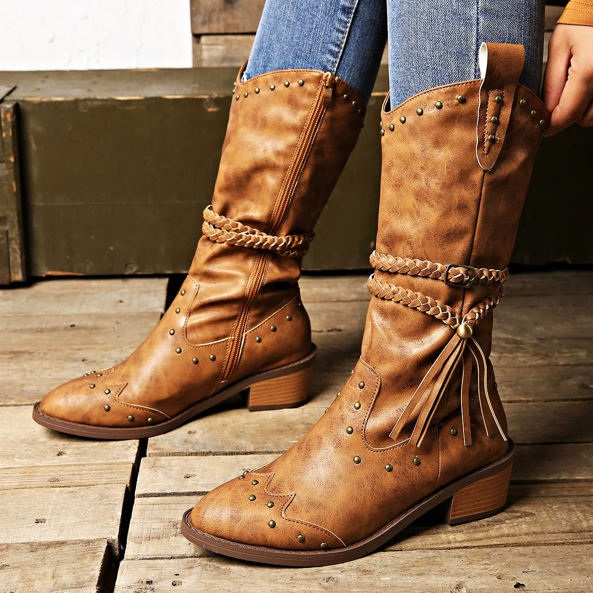 Botas vaqueras de mujer con tachuelas hasta media pantorrilla