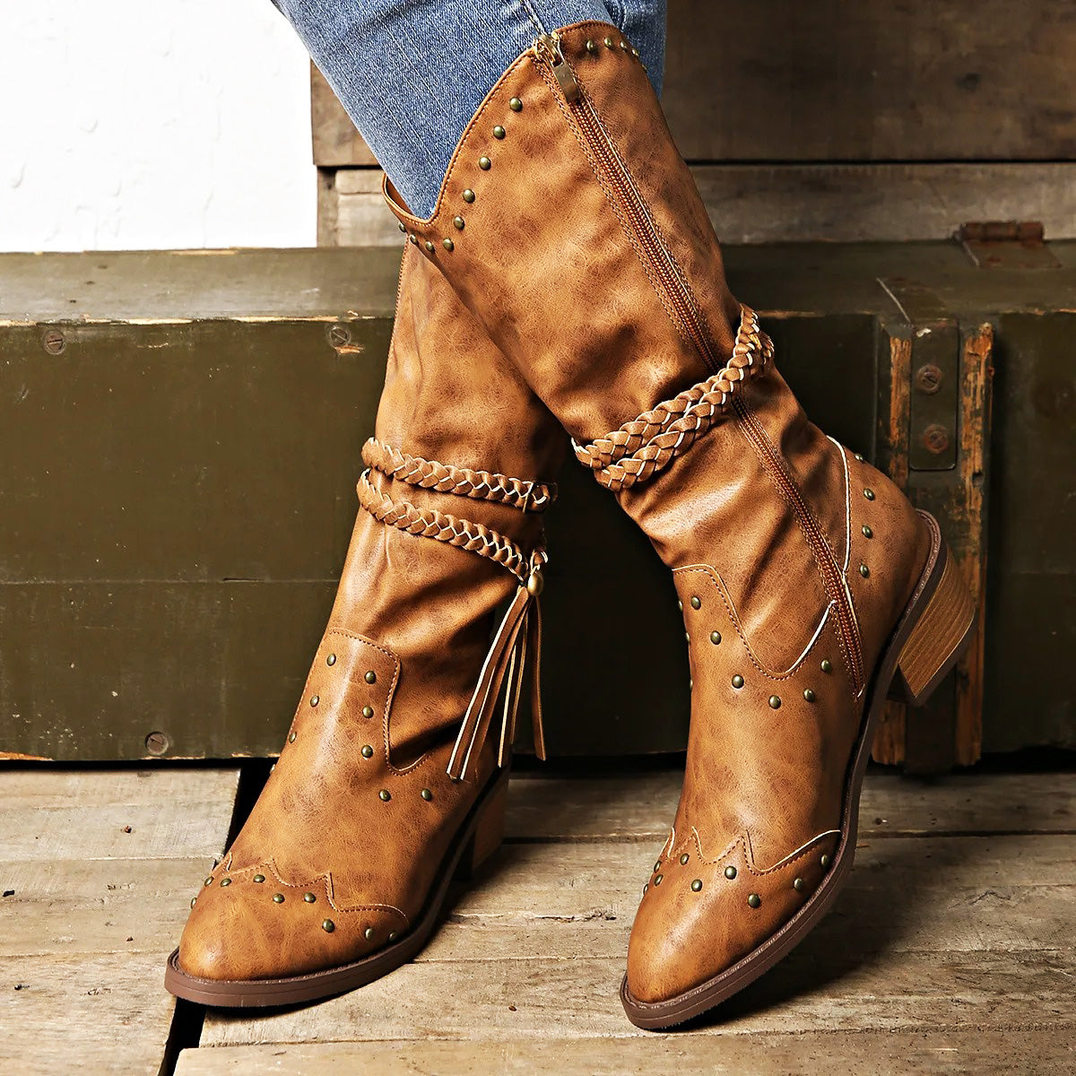 Botas vaqueras de mujer con tachuelas hasta media pantorrilla