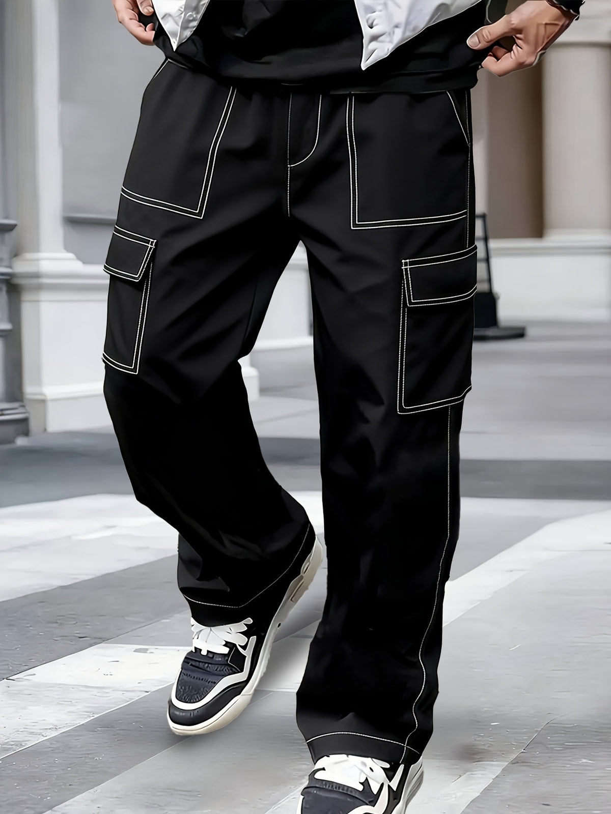 Pantalones cargo de hombre con costuras en contraste