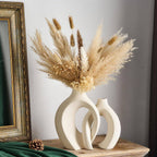 Vase sculptural en céramique mate au design organique et incurvé