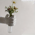 Jarrón de pared con forma de mano para flores