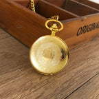 Reloj de bolsillo vintage con números romanos