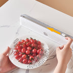 Magnetischer Frischhaltefolienspender aus Kunststoff mit Schiebeschneider