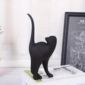 Figura decorativa minimalista de gato negro con la cola levantada