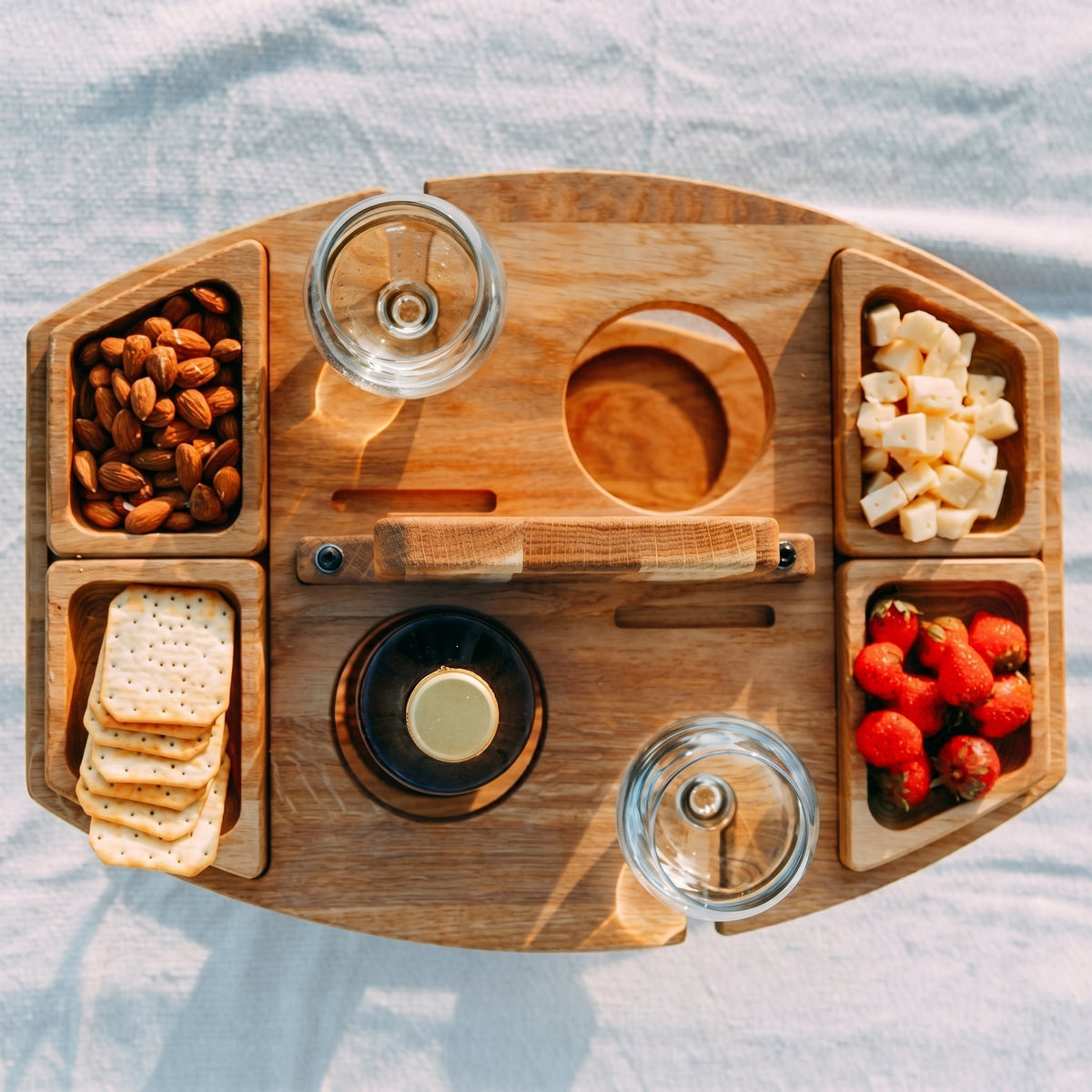 Table à vin portable en bambou avec porte-verres et porte-encas