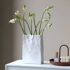 Vase en céramique au style papier froissé