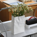 Vase en céramique au style papier froissé