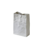 Vase en céramique au style papier froissé