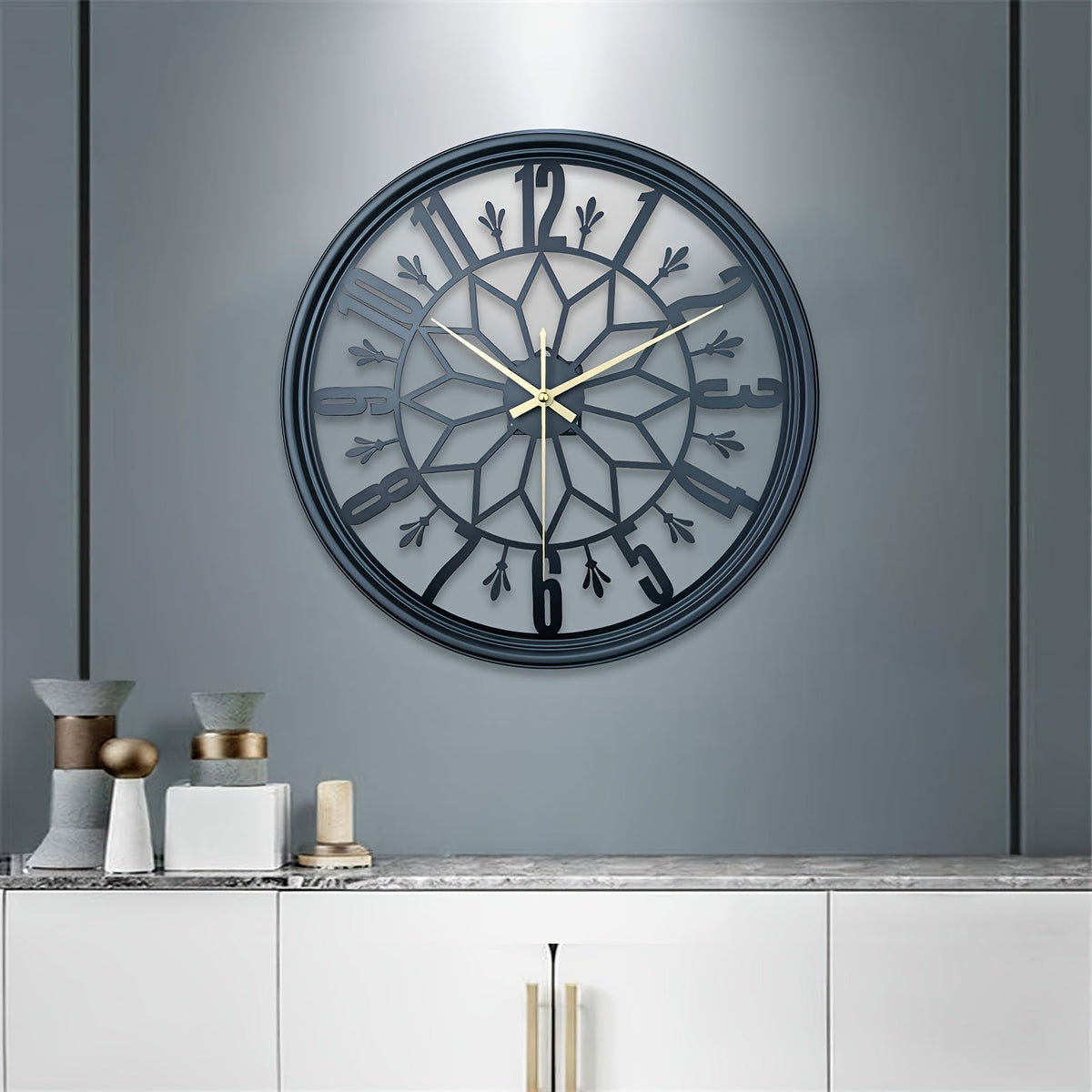 Große Metall-Wanduhr mit leisem Quarzuhrwerk