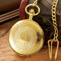 Reloj de bolsillo vintage con números romanos