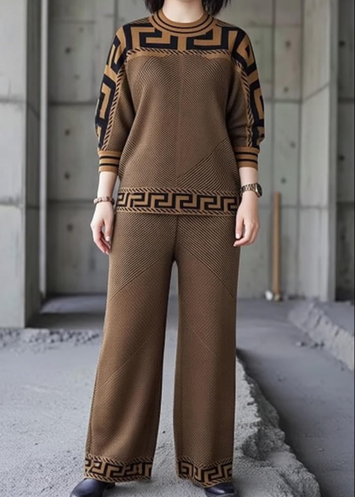 Completo da donna con top a stampa geometrica e pantaloni a gamba larga