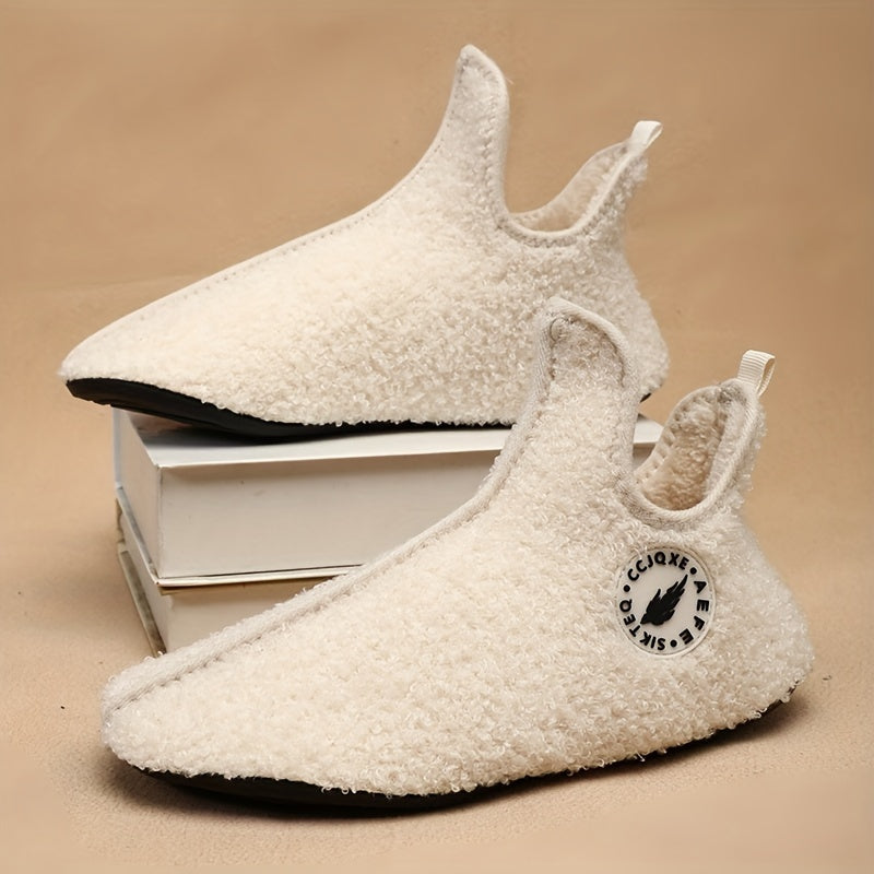 Teksturowane buty domowe wsuwane