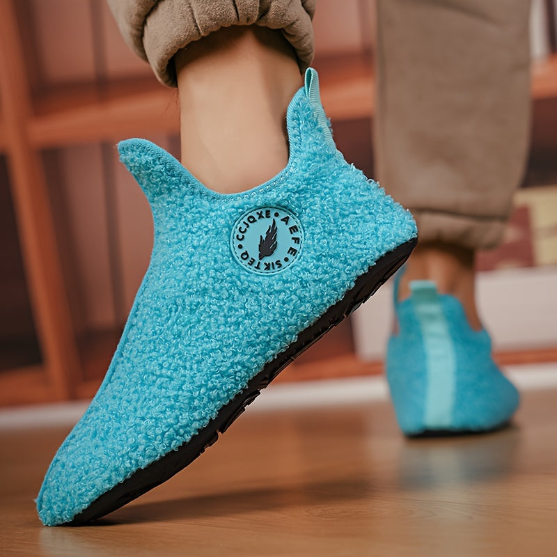 Teksturowane buty domowe wsuwane