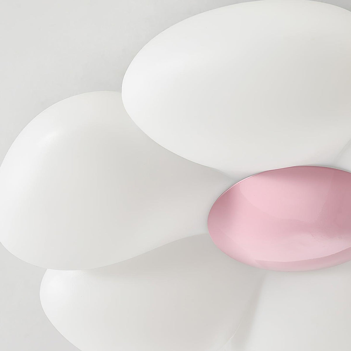 Plafonnier en forme de fleur à six pétales