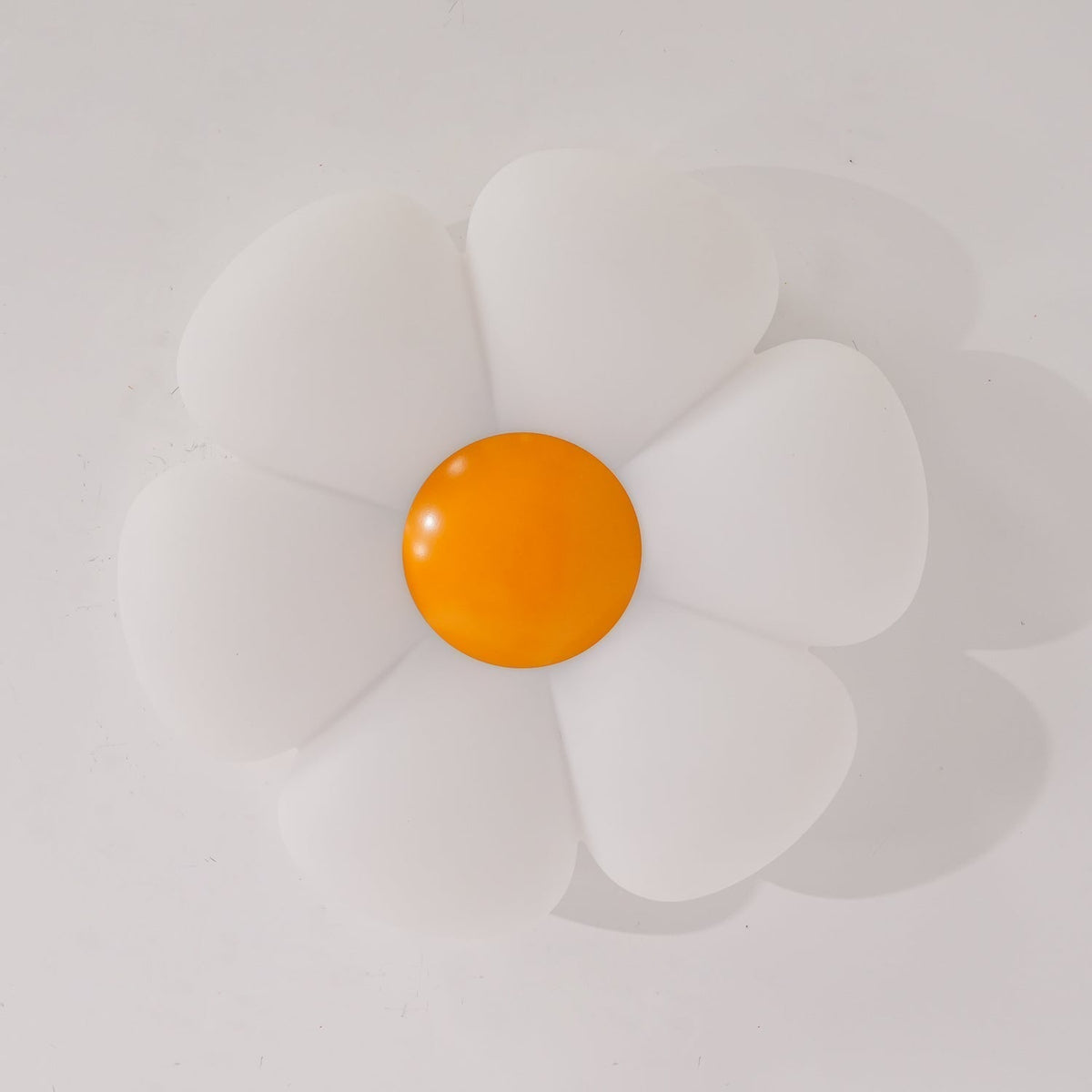 Plafonnier en forme de fleur à six pétales