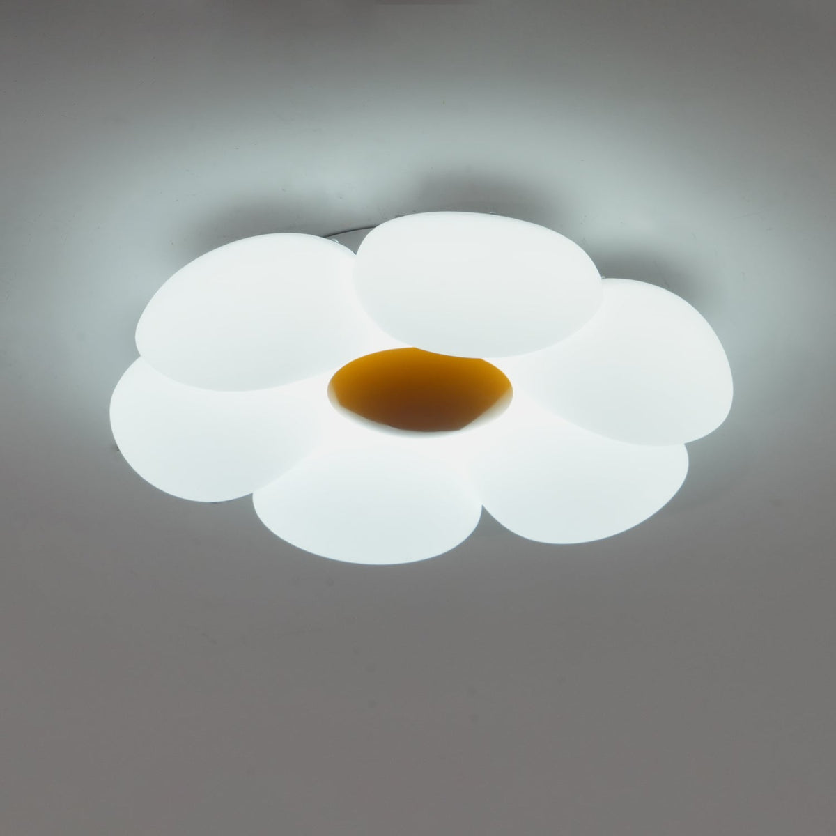 Plafonnier en forme de fleur à six pétales